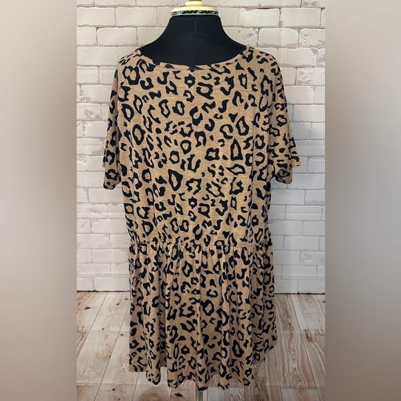 Short-Sleeved Tiered Leopard Print Top by Tickled Teal Size 2X
Summer Plus Size - Picture 2 of 6